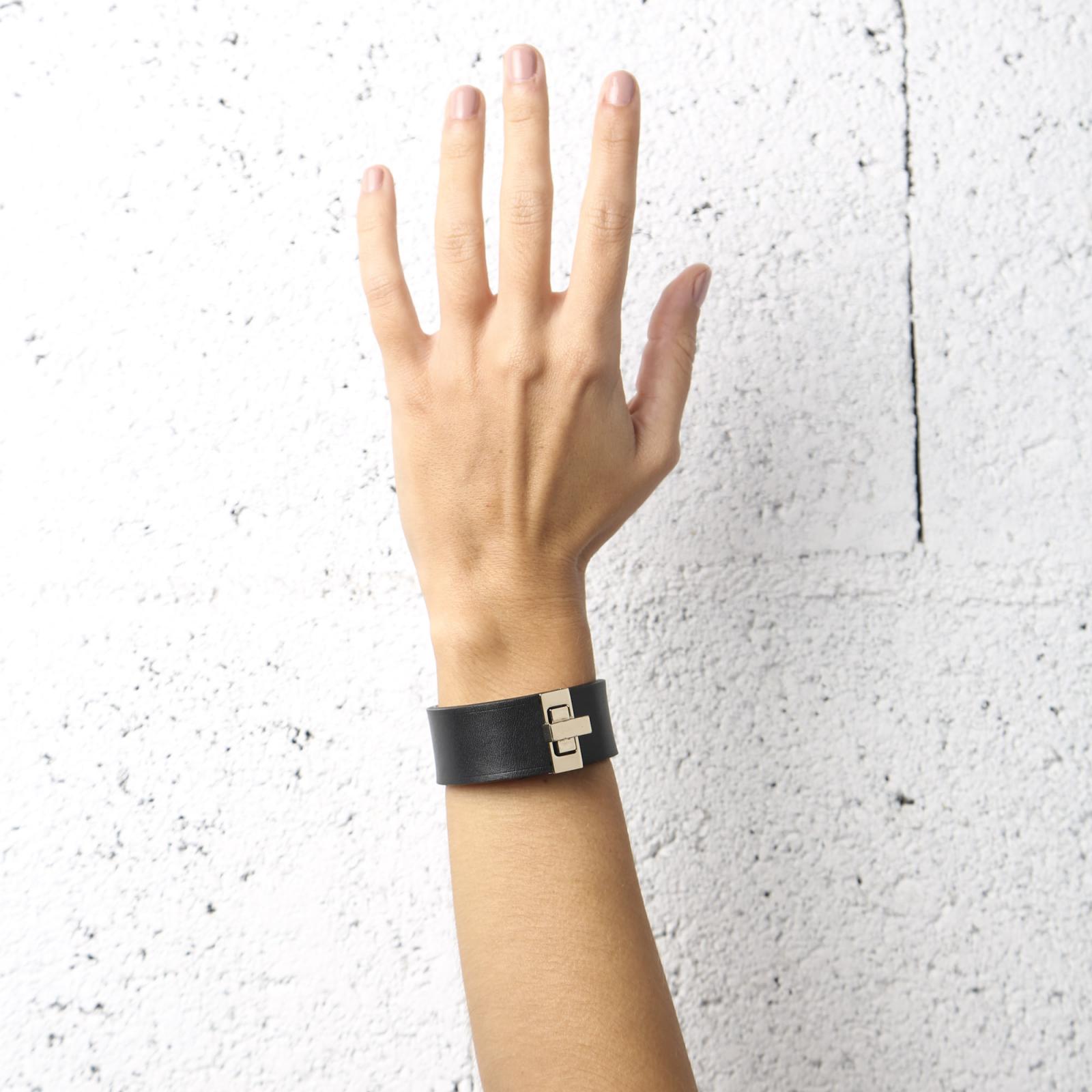 BLACK CALFSKIN BRACELET | Maison Boinet